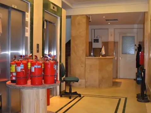 Oficina 15 ambientes con 14 baños