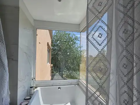 Casa 6 ambientes con 3 baños