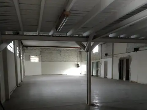 GALPÓN EN ALQUILER PRÓXIMO A COSTANERA