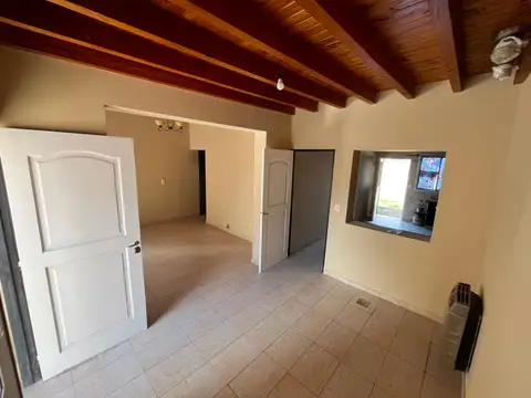 Casa 4 ambientes con 1 baño