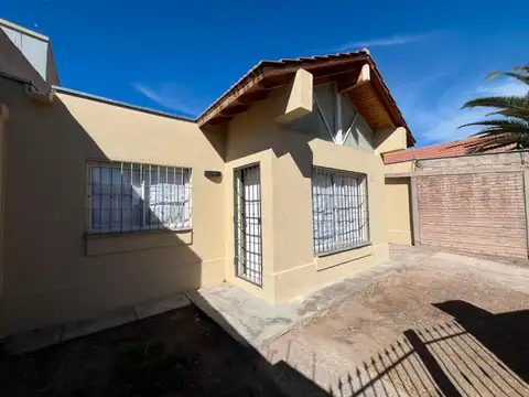 CASA EN ALQUILER CON AMPLIO JARDIN EN LAS HERAS