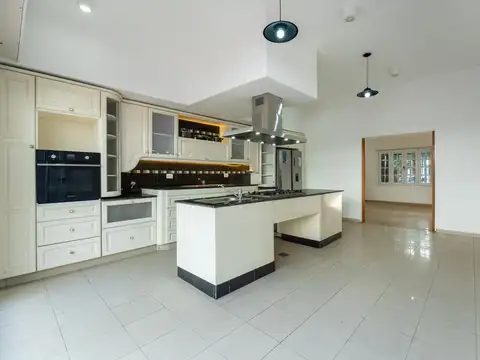 Casa 4 ambientes con 3 baños