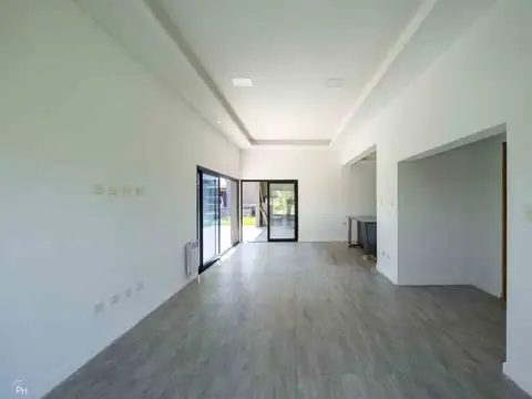 Casa 5 ambientes con 3 baños
