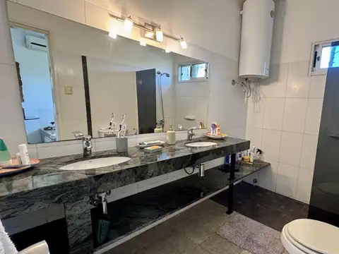 Casa 5 ambientes con 3 baños