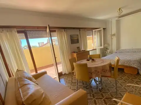 HERMOSO DEPARTAMENTO MONOAMBIENTE CON PATIO TERRAZA. ZONA 1