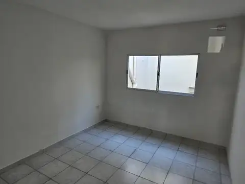 VENTA | Conjunto de viviendas y local comercial sobre amplio terreno! Abasolo, entre Berutti y...