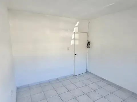 VENTA | Conjunto de viviendas y local comercial sobre amplio terreno! Abasolo, entre Berutti y...