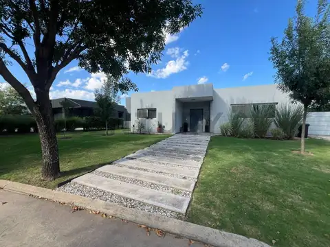 c. juan romualdo baez , Piso 0