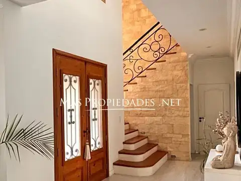 Casa 6 ambientes con 3 baños