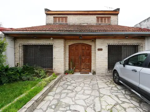CASA EN VENTA  BECCAR, SAN ISIDRO 6 AMBIENTES CON PILETA