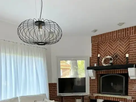 Casa 6 ambientes con 4 baños