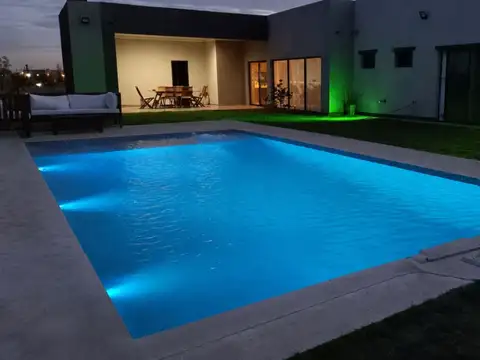 Casa en Venta en Loma Verde, USD 198.000