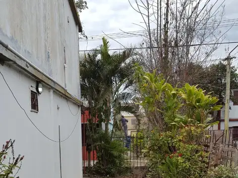 Vendo Duplex con 2 departamentos Barrio Guiraldes esquina