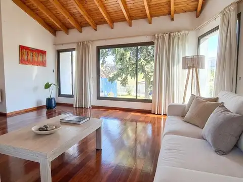 Casa en Venta con 4 cocheras