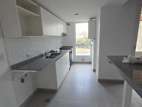 Departamento en Alquiler con 1 cocheras