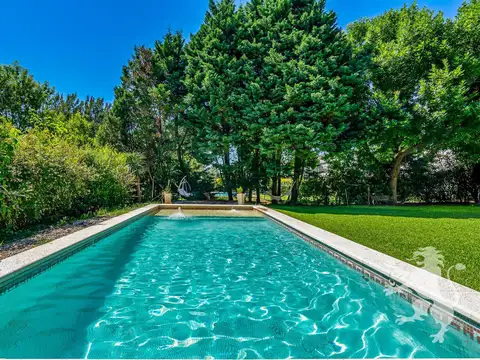 Casa en Venta con 2 cocheras