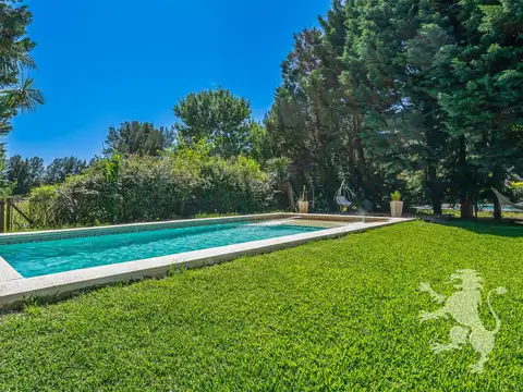 Casa 7 ambientes con 4 baños