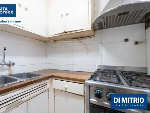 Luminoso 2 Ambientes sobre Av. Belgrano – Excelente Ubicación.