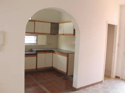 Casa 8 ambientes con 4 baños