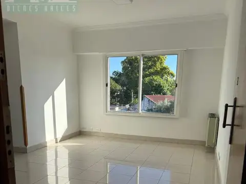Venta de Departamento de 4 amb. en Mataderos