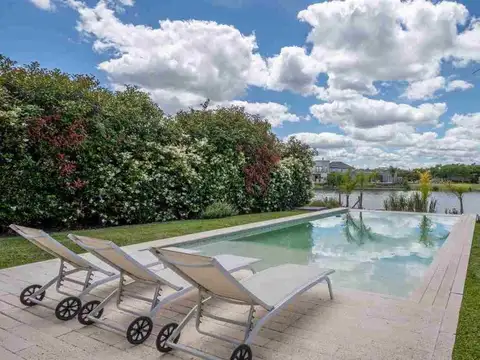 Casa en venta con vista al lago y pileta El Cantón