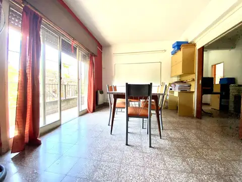 VENTA EN BLOQUE- VILLA BOSCH- Casa   3 deptos con patio, cochera y terraza - lote propio