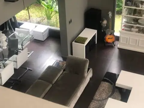 Casa 7 ambientes con 5 baños