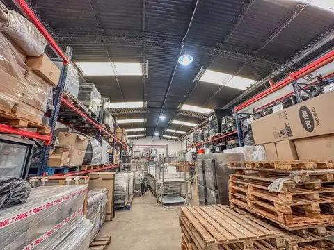 Galpon en Alquiler 8  mts Frente