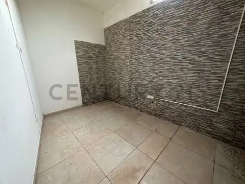 Charlone 400, Piso 0