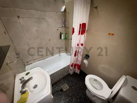 VENTA casa 5 ambientes con doble cochera y fondo APTO CRÉDITO - Llavallol, Lomas de Zamora
