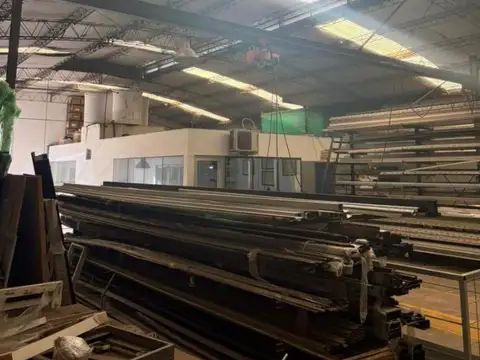 ALQUILER DE GALPÓN INDUSTRIAL DE 900 m² EN MUNRO