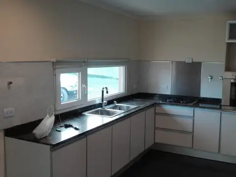 PROPIEDAD EN Bº FEIJO 3 DORMIT.2 BAÑOS- 2 PLANTAS