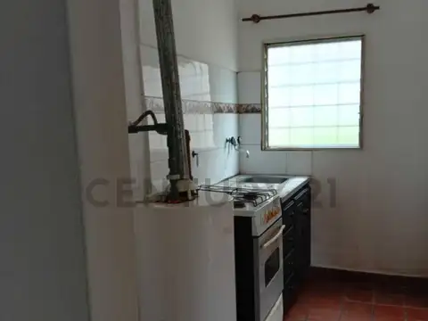 Depto Tipo Casa en Alquiler en Los Hornos, $ 580.000
