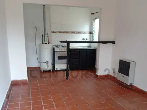 Depto Tipo Casa en Alquiler en Los Hornos, $ 580.000