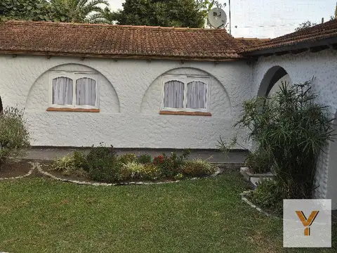 Quinta en venta - 8 dormitorios 5 baños - 600mts2 - La Plata