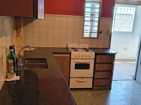 DEPARTAMENTO DE 2 AMBIENTES CON PATIO Y LAVADERO