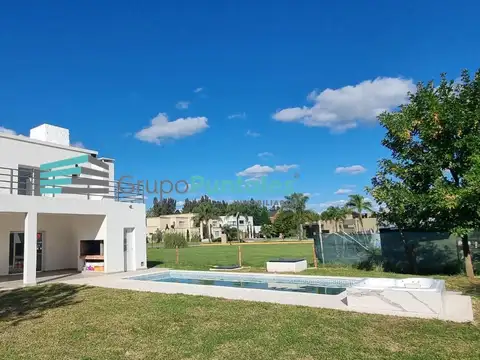 Casa 6 ambientes con 3 baños