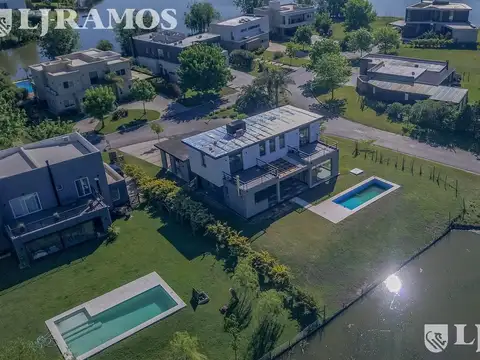 Casa en Venta con renta a la Laguna Barrio Islas El Canton A Estrenar