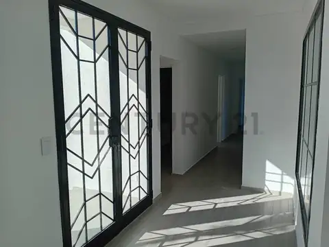 Casa 5 ambientes con 3 baños
