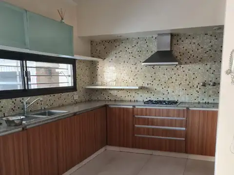 Casa en Venta en Castelar Norte, USD 210.000