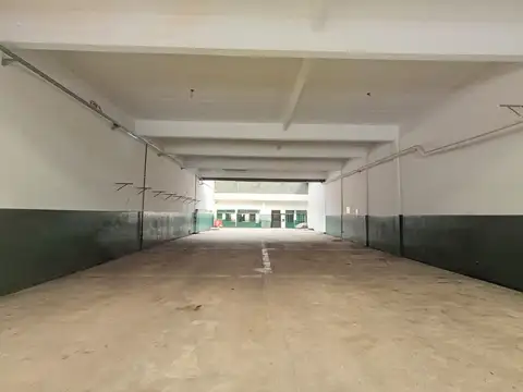 Galpon de 8.66 x 40.76. C/2 oficina, Baños.