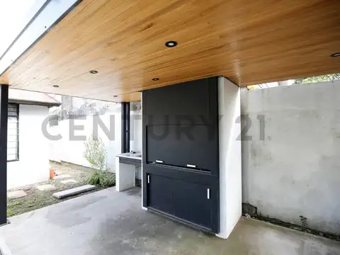 CASA EN VENTA EN CITY BELL DE 2 DORMITORIOS