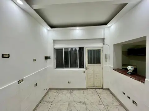Depto Tipo Casa 2 ambientes con 1 baño