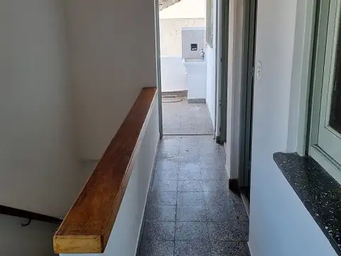 Excelente inversión 2 Locales de 45 mts c/u vivienda 3 amb. 80 mts. y amplio jardín de 225 mts.