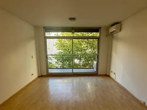 Venta de Monoambiente, con balcón al frente, zona Alto Palermo – Luz, ubicación y edificio moderno