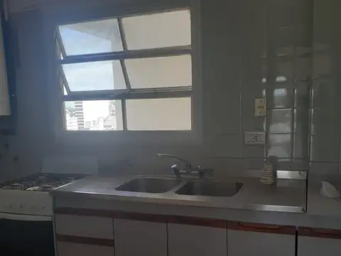 DEPARTAMENTO DE 1 AMBIENTE CON COCINA SEPARADA EN EXCELENTE UBICACION