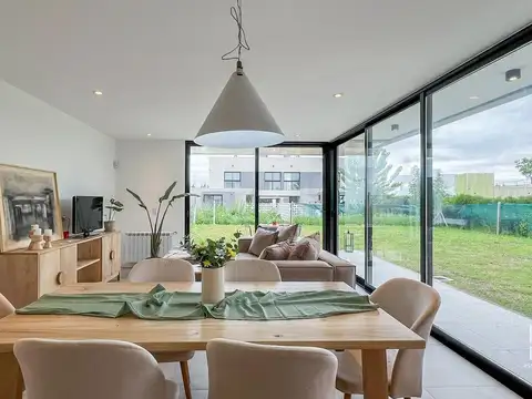 CASA DUPLEX EN VENTA EN BARRIO QUIMILAR