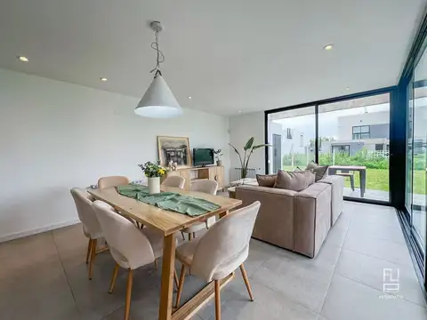 Casa en Venta en Countries y Barrios Cerrados en La Plata, USD 215.000