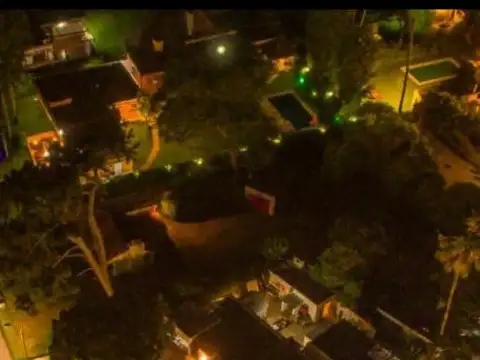 3271HP- VENTA Punta del ESTE excelente local gastronómico Av