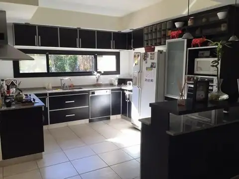 CASA EN VENTA EN LA PEREGRINA